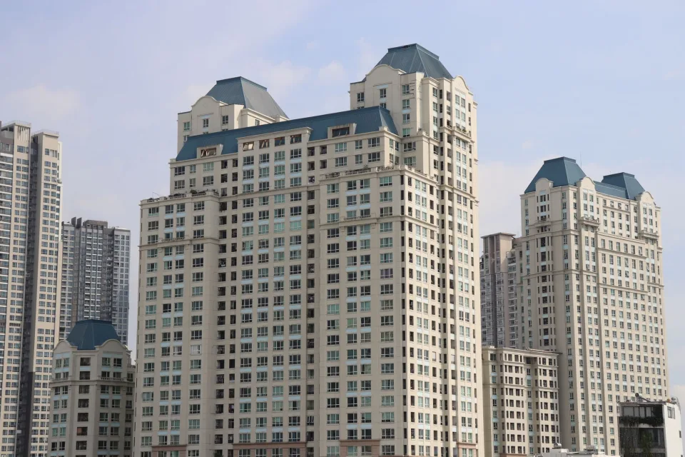 Đường hẻm trước nhà